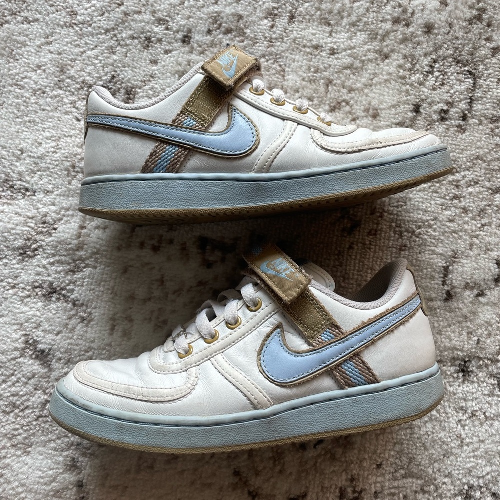 Vintage Nike shoes